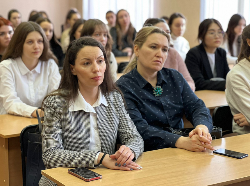 В БАГСУ при Главе Республики Башкортостан прошли профориентационные встречи с выпускными курсами Уфимского торгово-экономического колледжа